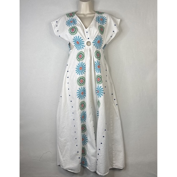 FORMULA JOVEN Dresses & Skirts - Formula Joven White Embroidered Dress Small Floral Cutout Cotton Boho